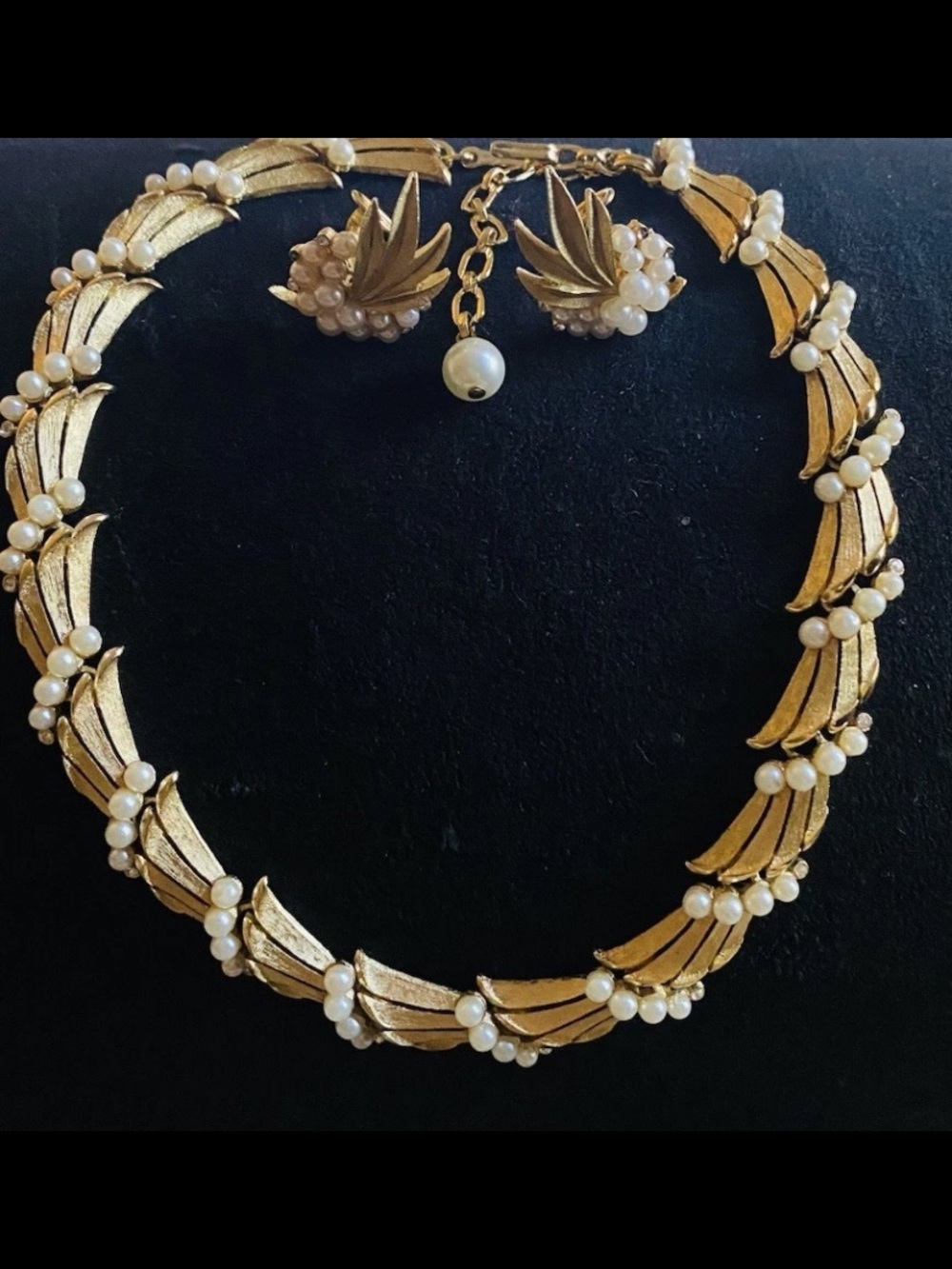 Vintage Crown Trifari Brushed Gold Tone Pearl Necklace Earrings Set Feather Wing